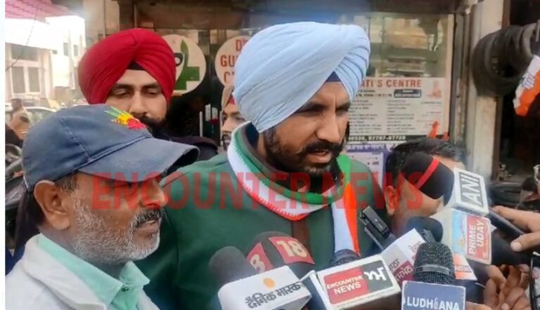 Punjab News: चुनावों को लेकर Raja Warring का आया बयान, बूथ में मशीन हुई बंद, देखें वीडियो