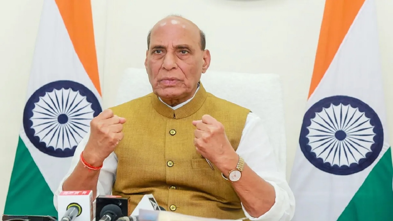रक्षा मंत्री Rajnath Singh की चेतावनी से घबराया Pakistan, अपनी सेना को दिए ये आदेश