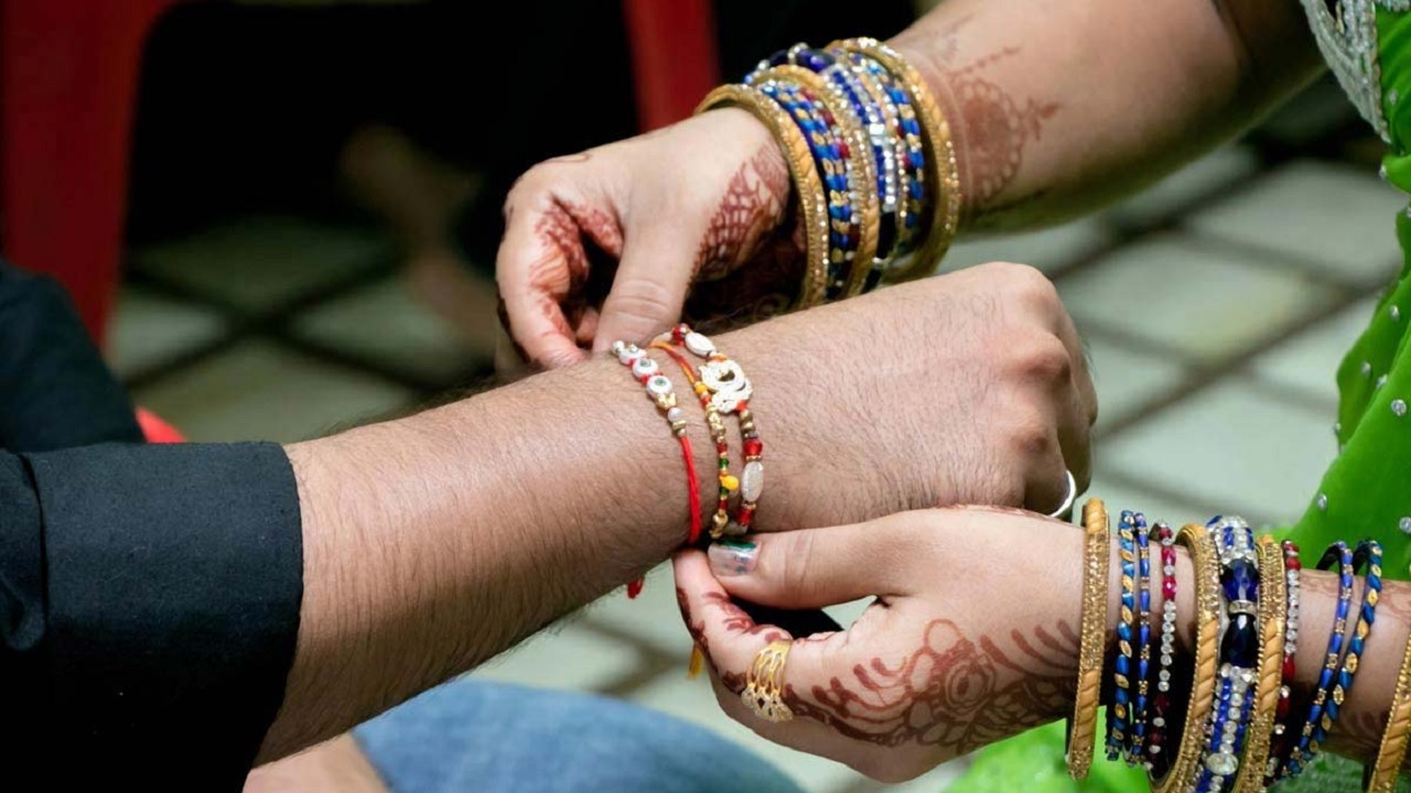 Rakshabandhan के दिन करें ये उपाय, भाई-बहन को मिलेगी तरक्की