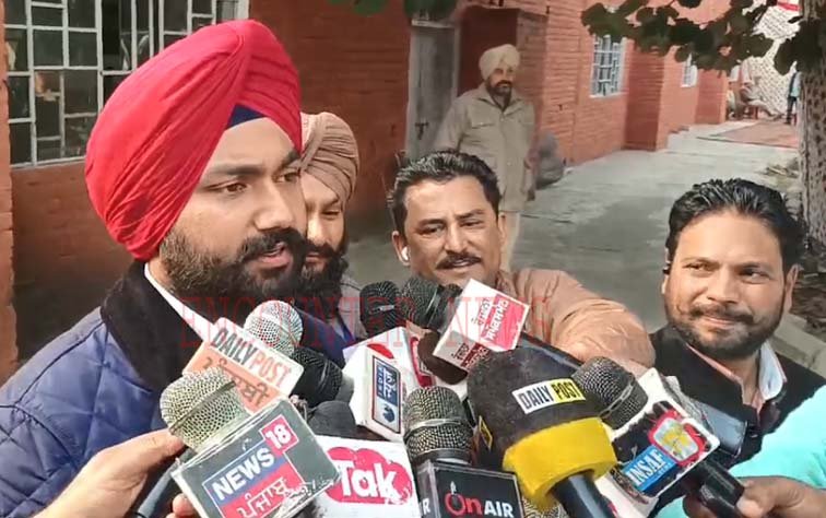 Punjab News: चुनावी नतीजों के दौरान कांग्रेस उम्मीदवार जतिंदर कौर रंधावा के बेटे आया बयान, किया खुलासा, देखें वीडियो