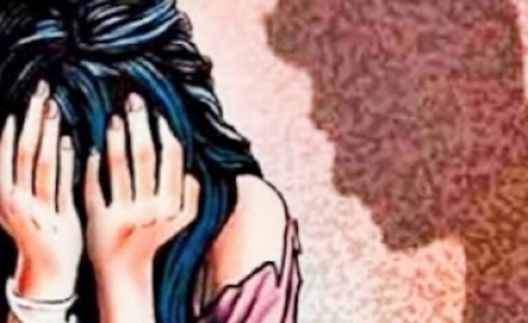 नाबालिग ने दिया बच्चे को जन्म, पड़ोसी युवक पर लगे रेप के आरोप