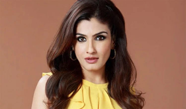 फिल्म ‘बड़े मियां, छोटे मियां’ की रिलीज के 26 साल पूरे होने पर Raveena Tandon ने जाहिर की खुशी
