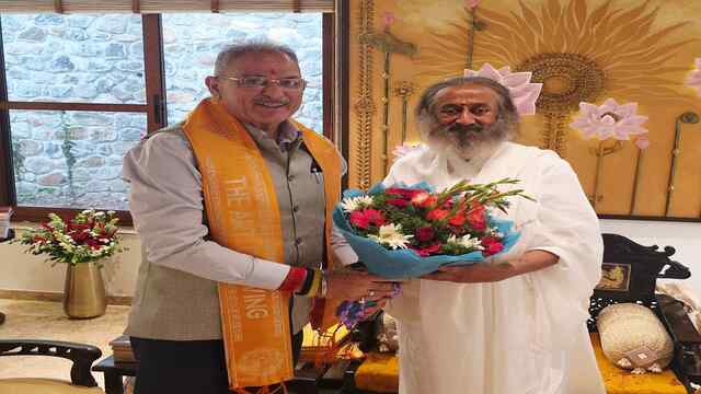 बेंगलुरु में राज्यपाल ने श्री श्री रविशंकर जी महाराज से भेंट की