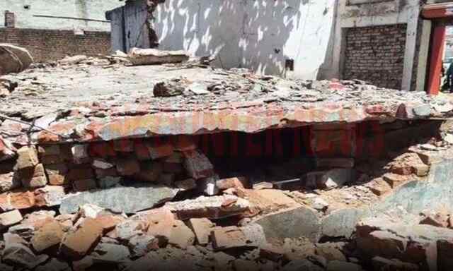 Punjab News: इमारत का लैंटर गिरने से मलबे में दबा व्यक्ति