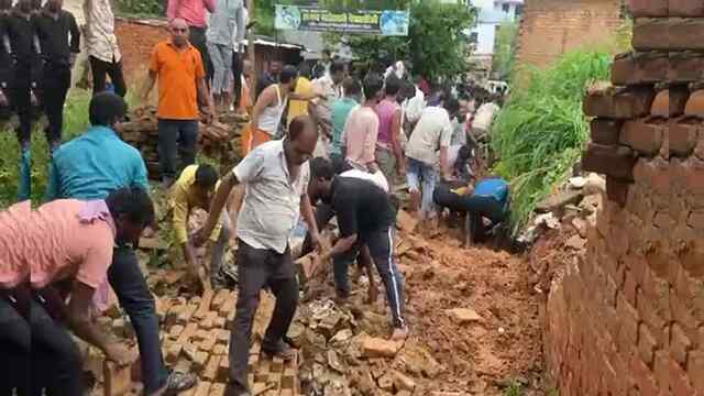 बड़ा हादसा: दीवार गिरने से चार बच्चों की मौत, दो लोग घायल