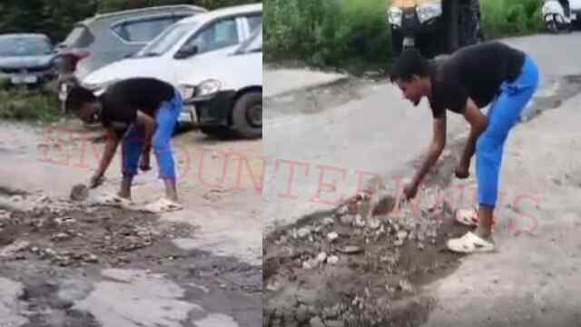 सड़क की बदहाली से परेशान हुए युवाओं ने खुद संभाली मरम्मत की कमान