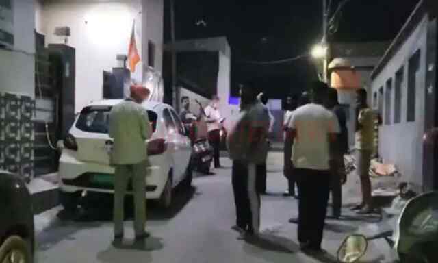 Punjab News: BJP नेता के क्लिनिक पर पेट्रोल बम हमले से एक्टिवा में लगी आग