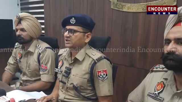 Punjab News: पुलिस भर्ती पेपर में नकल करवाते Invigilator गिरफ्तार, देखें वीडियो