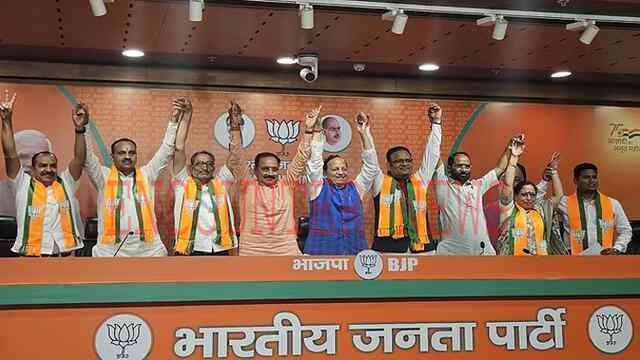पार्टी को झटका: पूर्व मंत्री ने थामा BJP का दामन, विधायक ने भी छोड़ा AAP Party का साथ