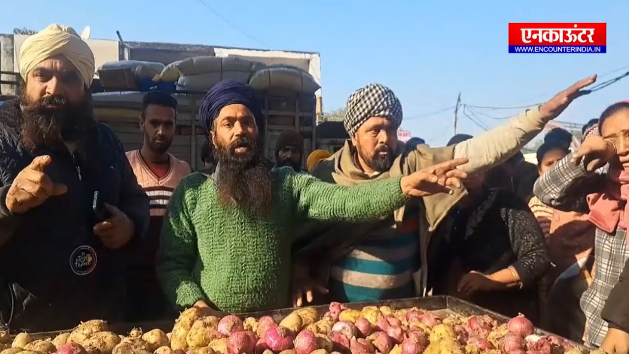 Punjab News: मार्किट में 2 पक्षों में हुआ विवाद, एक ने गिराई सब्जी तो दूसरे ने दस्तार उतारने के लगाए आरोप, देखें वीडियो