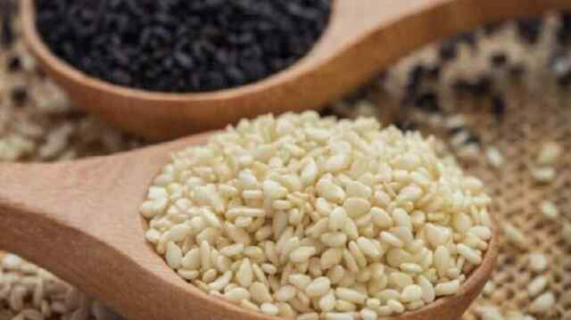 Health Tips: जानें सुबह खाली पेट सफेद तिल खाने के फायदे