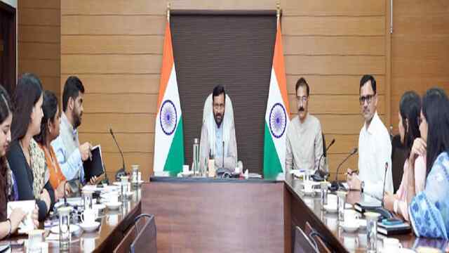 मुख्यमंत्री ने सीएमजीजीए के साथ बैठक कर सुशासन और जनकल्याण योजनाओं की समीक्षा की
