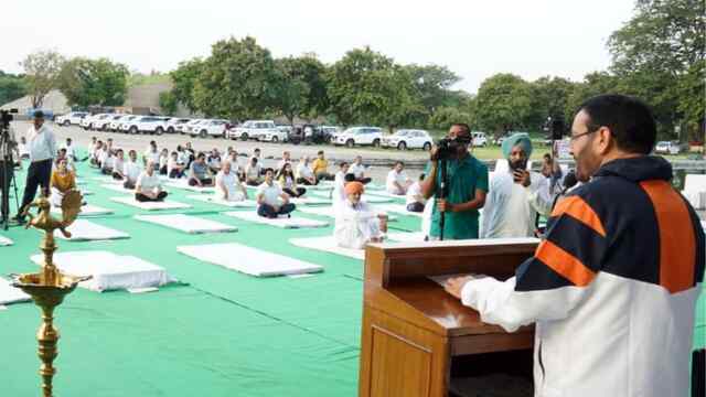 मुख्यमंत्री ने विस अध्यक्ष के साथ विस परिसर में किया योग प्रोटोकॉल का अभ्यास