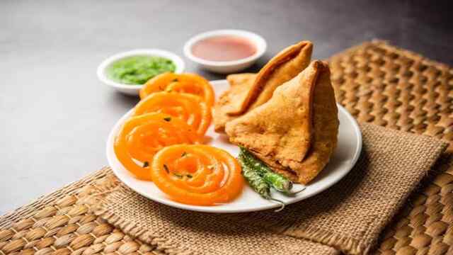 समोसे-जलेबी-गुलाबजामुन खाने वालों को चेतावनी, Health Ministry ने दिए सख्त निर्देश