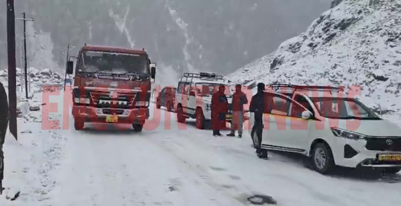 Kashmir में बर्फबारी से इलाके में माइनस डिग्री तक पहुंचा तापमान, देखें वीडियो Kashmir में बर्फबारी से इलाके में माइनस डिग्री तक पहुंचा तापमान, देखें वीडियो
