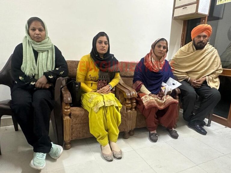 Punjab News: School में टीचर को नौकरी से निकालने और गला दबाने के मामले में प्रधान व प्रिंसीपल पर मामला दर्ज, देखें वीडियो