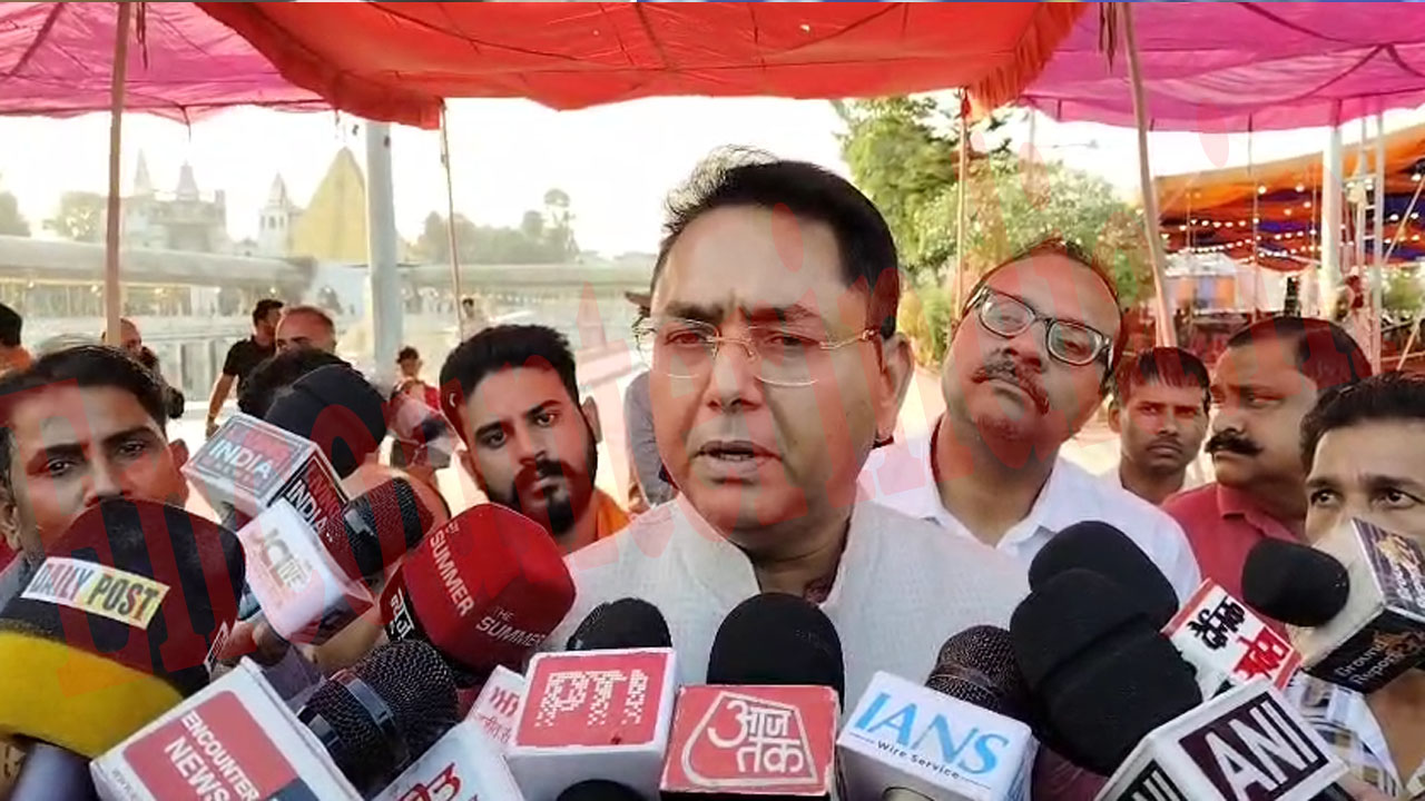 Jalandhar News: कैबिनेट मंत्री अमन अरोड़ा ने राजा वडिंग मामले में कांग्रेस को दी नसीहत, केंद्र पर साधे निशाने, देखें वीडियो