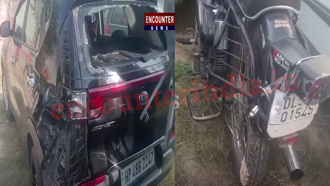 कार और बुलेट की टक्कर में फ्लाईओवर से नीचे गिरा व्यक्ति, 2 घायल, देखें वीडियो