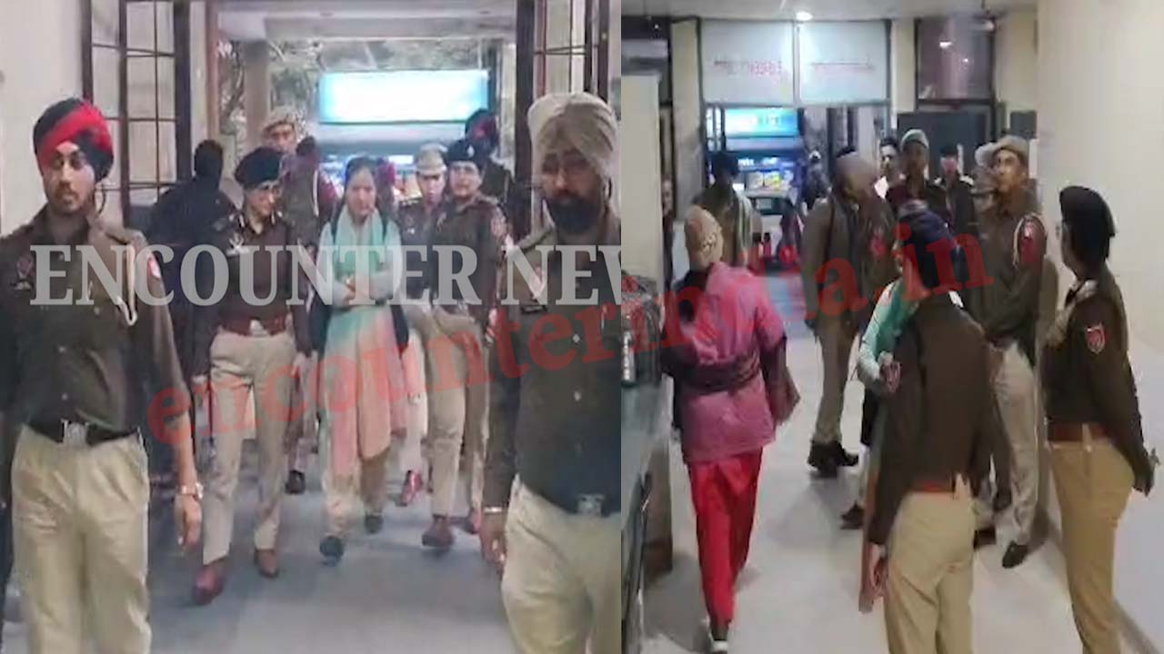Jalandhar News: सिविल अस्पताल में चैकिंग करने पहुंचे DG गुरप्रीत देयो और CP धनप्रीत कौर, देखें वीडियो