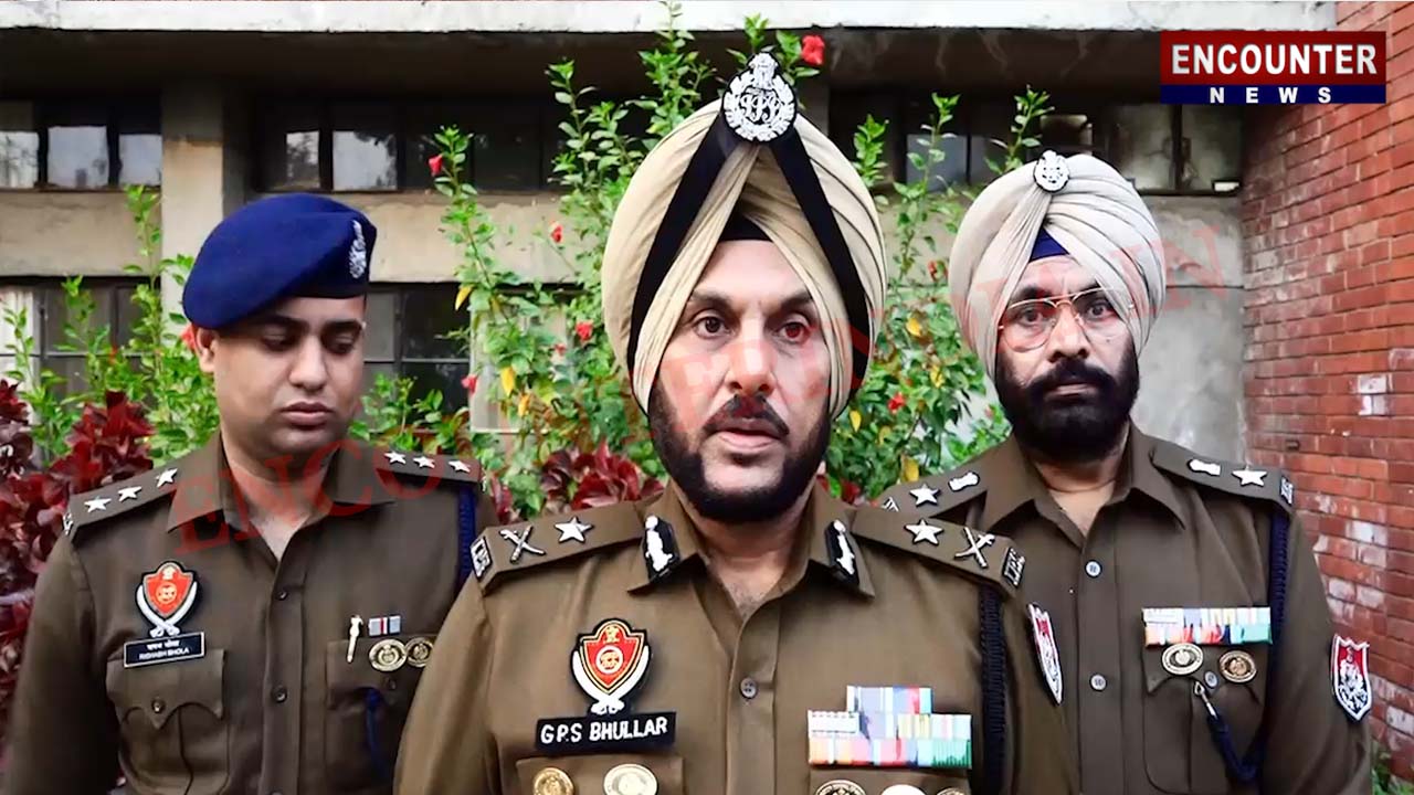 Punjab News: ट्रांसपोर्ट इंचार्ज के कत्ल मामले में पुलिस आयुक्त Gurpreet Bhullar का आया बयान, देखें वीडियो