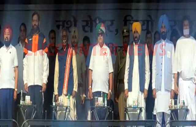 नशे को लेकर एक मंच पर दिखें Punjab और Haryana के CM, बनाए रखी दूरी