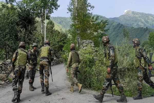 Shopian में सेना को मिली कामयाबीः लश्कर का टॉप कमांडर Zakir Ganai ढेर, हथियार बरामद