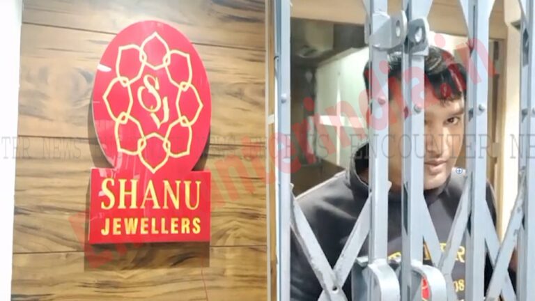 Punjab News : Shanu Jewellery Shop पर काम करने वाले कर्मचारी ने कीमती जेवरात चुराया, देखें वीडियो