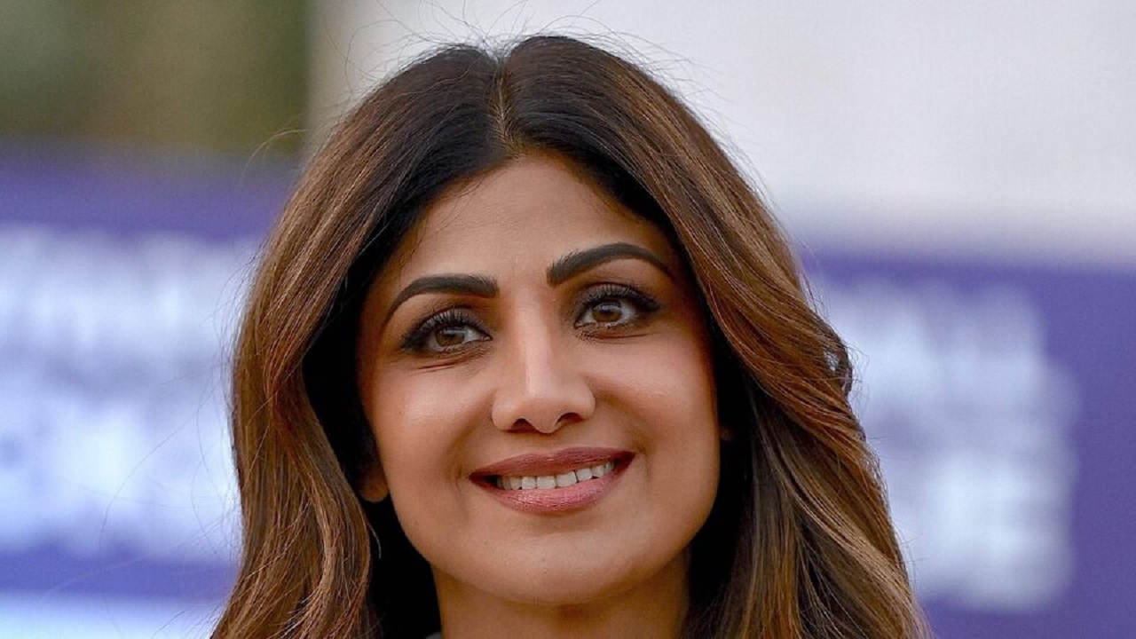 Shilpa Shetty की फिर बढ़ी मुश्किलें, एक्ट्रेस की कंपनी के 4 कर्मचारियों को EOW ने भेजा समन