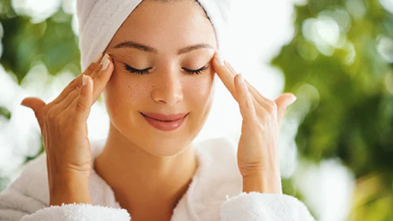 Glowing Skin के लिए Supplements की जरूरत नहीं, Lifestyle में इन चीजों को करें शामिल