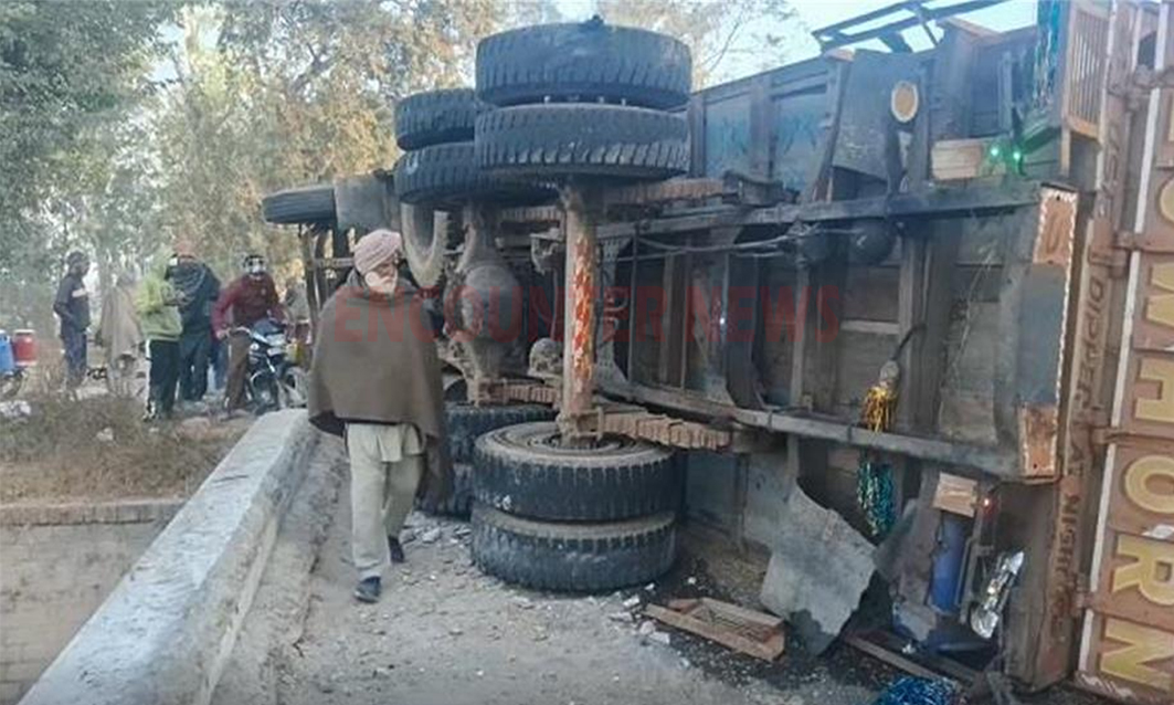 Punjab News: ट्रक और बाइक की टक्कर में एक की मौत, 3 घायल
