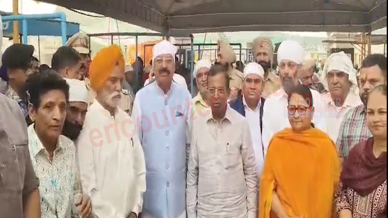 Phagwara News: Shri Vishwakarma मंदिर में नतमस्तक हुए कैबिनेट मंत्री Mohinder Bhagat, Vijay Sampla सहित अन्य नेता, देखें वीडियो