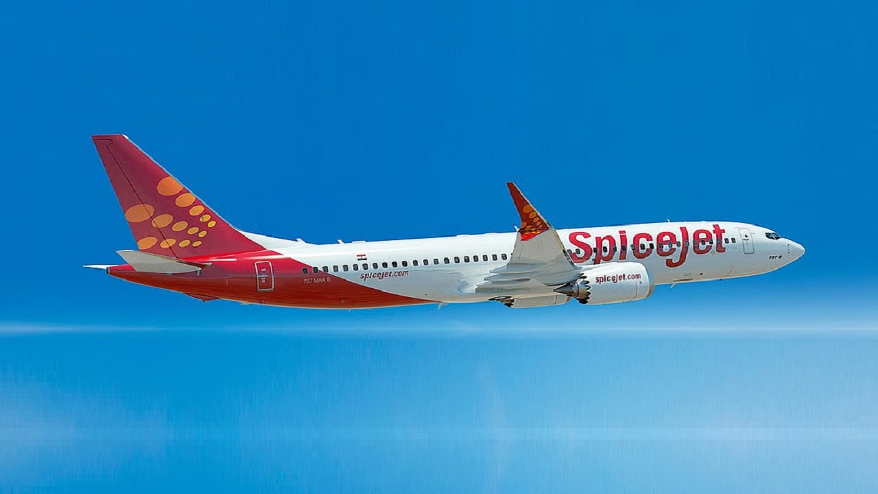 दिल्ली से श्रीनगर जा रही SpiceJet फ्लाइट की Emergency Landing, एयरलाइन ने बताई वजह