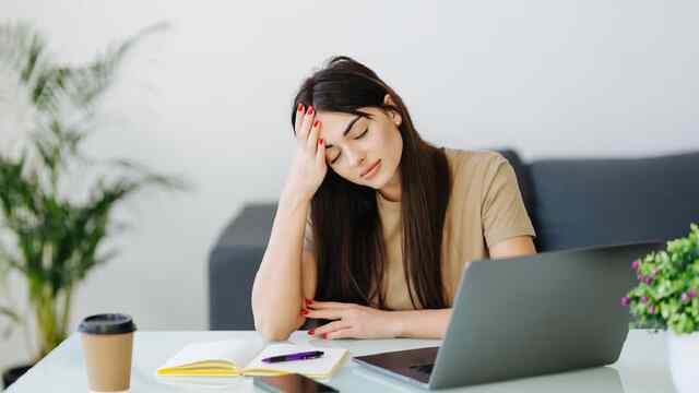 रोज की ये आदतें चुपचाप बढ़ा रही हैं Stress Hormone Cortisol, हो जाए सावधान