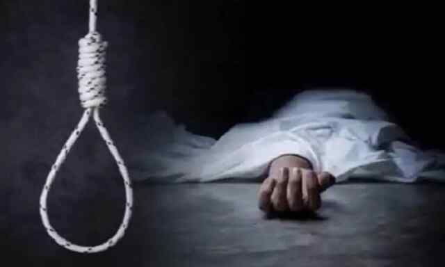 लिव-इन पार्टनर के सामने प्रेमी ने लगाया फंदा, मौत