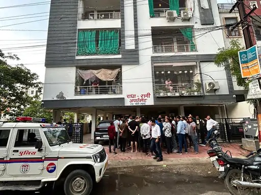 Insurance Company के Manager ने पत्नी के साथ फंदा लगाकर की आत्महत्या