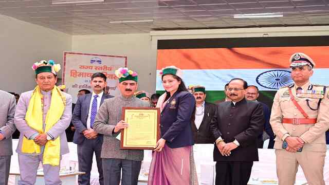 मुख्यमंत्री ने दिए सिविल सर्विसिस अवॉर्ड, प्रेरणा स्रोत सम्मान और हिमाचल गौरव पुरस्कार