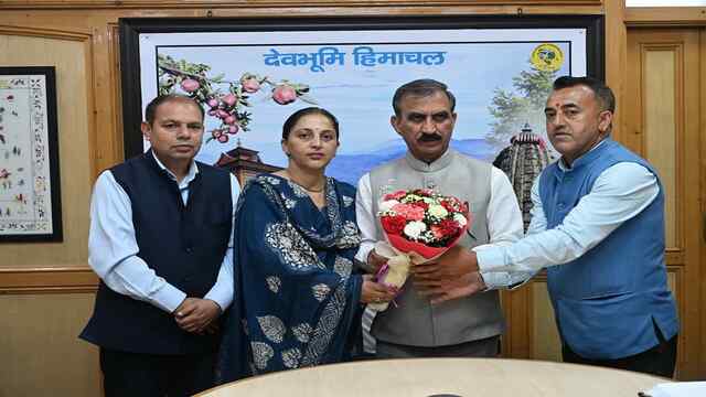 चौपाल क्षेत्र के प्रतिनिधिमंडल ने मुख्यमंत्री से भेंट की