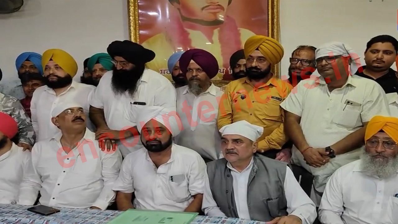 Punjab News: ट्रेन में व्यापारी से बदसलूकी मामले में सुनियारा बिरादरी ने की मीटिंग, देखें वीडियो