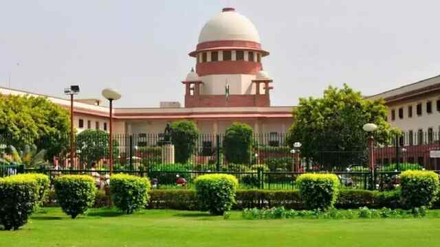 Supreme Court का सभी स्कूलों को सख्त निर्देश, छात्राओं को दिए जाएं फ्री Sanitary Pads