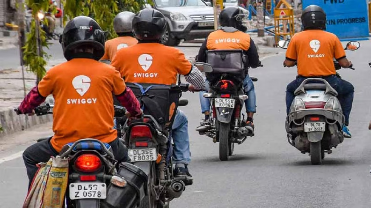 Swiggy ने शेयर किया अजोबी-गरीब Food Trend, भड़के यूजर्स बोले – ‘नरक में नहीं मिलेगी जगह’