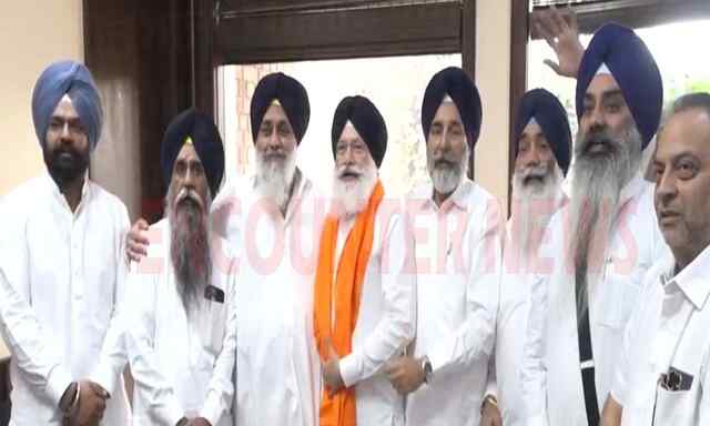 Punjab News: पूर्व मंत्री का बेटा अकाली दल में हुआ शामिल