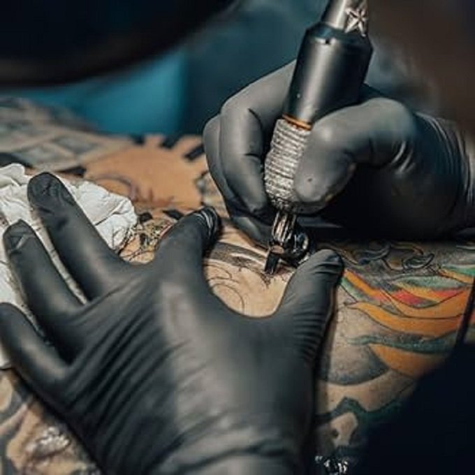 Tattoo का शौक बना जानलेवा, कैदियों को हुई ये खतरनाक बीमारी
