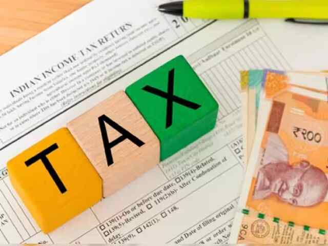 आज से हुए 6 बदलाव, Cylinder महंगा, रिटर्न फाइल की लेट फीस में भी हुआ इजाफा