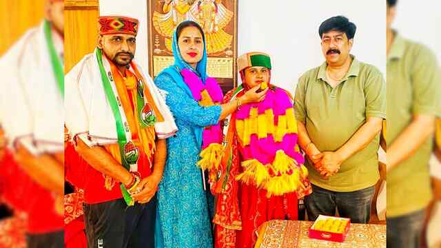 कुटलैहड़: पंचायत लठियांनी के तीन निर्विरोध वार्ड सदस्यों को विधायक विवेक शर्मा ने किया सम्मानित
