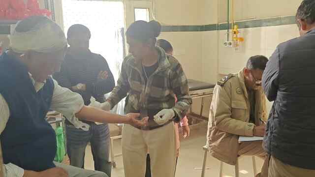 बददी में नमाज पढ़ रहे दो व्यक्तियों से मारपीट व फायरिंग, घायलों को किया बददी अस्पताल में भर्ती