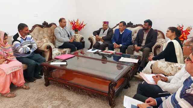 अनुसूचित जाति आयोग ने अंब में दो मामलों की प्रगति की समीक्षा की