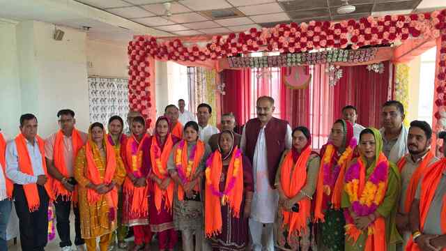 कुटलैहड़ भाजपा मंडल की परिचय बैठक में नव-निर्वाचित जनप्रतिनिधियों का किया सम्मान