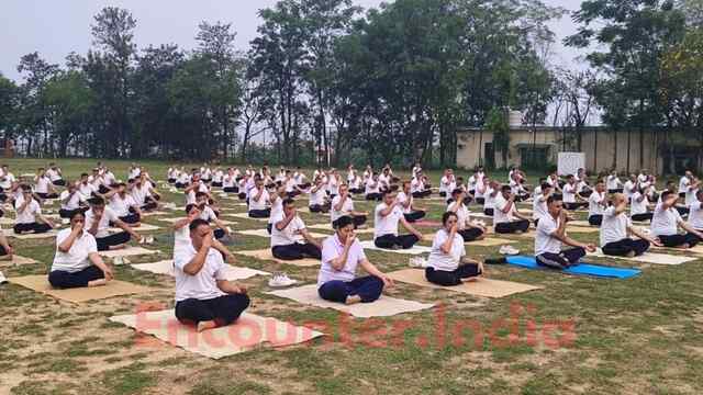 आयुष विभाग ने अंतर्राष्ट्रीय योग दिवस 2026 के उपलक्ष्य में करवाया योगाभ्यास, अधिकारियों व जवानों ने लिया भाग
