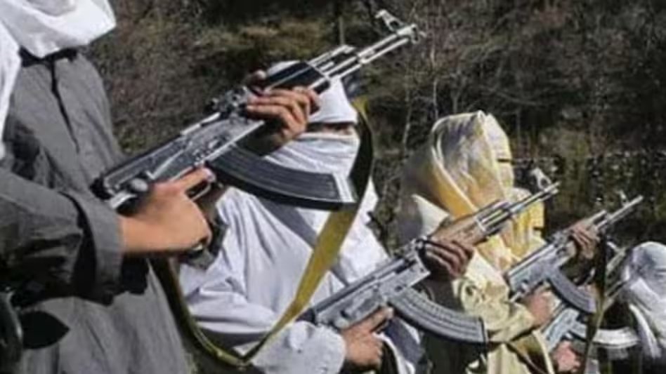आतंकवादियों ने की 8 सुरक्षाकर्मियों की हत्या, दो अन्य घायल