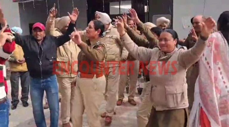 Punjab News: थाने में केक काटकर SHO और पुलिस कर्मियों ने डाला भांगड़ा, देखें वीडियो